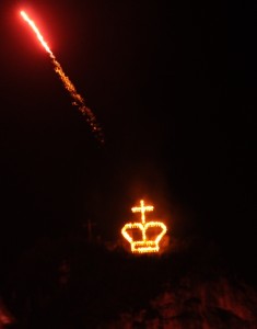 Krone aus Feuer am Kofelgipfel: Von hier kommt der Startschuss zum Anzünden (Foto: H.K.)