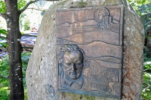 Der Gedenkstein erinnert an den Aufenthalt Richard Wagners am Hochkopf im August 1865